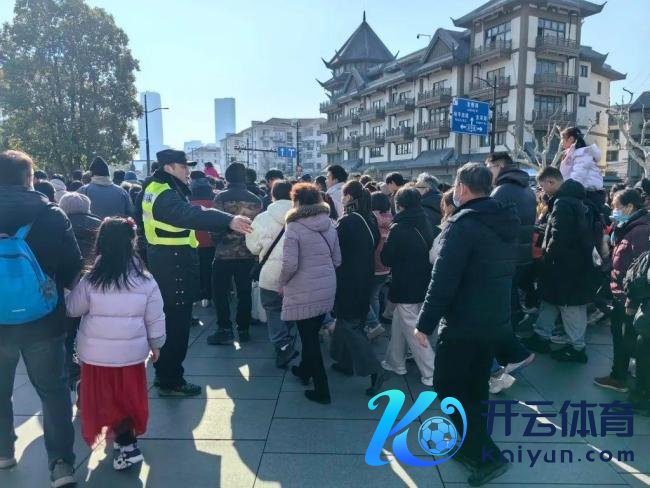 上海多个景点“东说念主从众” 春节旅游热度爆棚